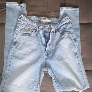 LEVI’s JEANS